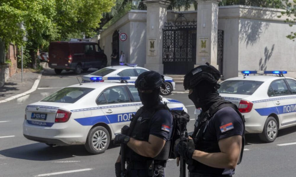 Ήταν έτοιμος για μακελειό-Σερβία: Συνελήφθη άνδρας με βαλλίστρα και βέλη στο σακίδιό του